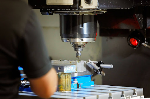 CNC Machining vs. Screw Machining: Choosing the Right Process for Precision Parts in Aerospace & Medical Manufacturing